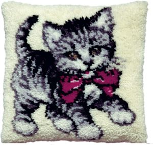 Latch hook cushion kit sweet kitten